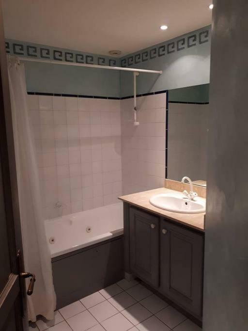 Appartement 7 Chateau Des Gipieres Монбрен-ле-Бен Экстерьер фото